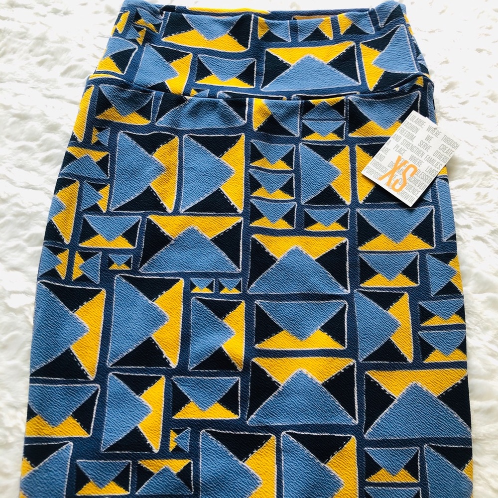 NWT XS LuLaRoe Cassie Navy & Yellow